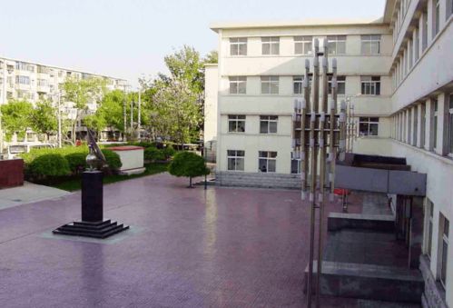 天津高中最新排名分析 縣制中學崛起，南開高中表現欠佳與潮安彩塘中學對比